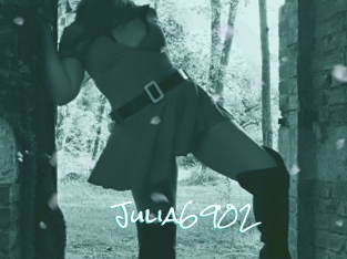 Julia6902