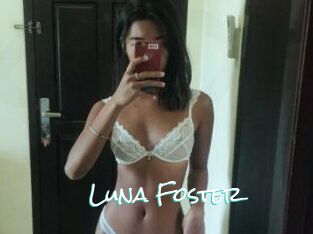 Luna_Foster