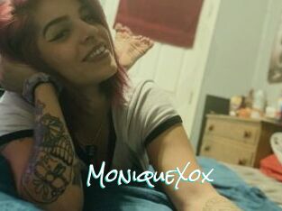 MoniqueXox