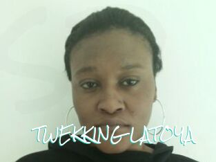 TWEKKING_LATOYA